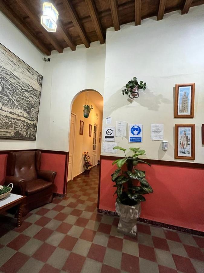 Pension Bienvenido Seville Exterior photo