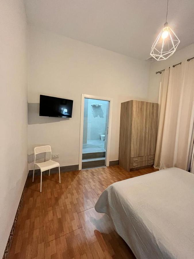 Pension Bienvenido Seville Exterior photo