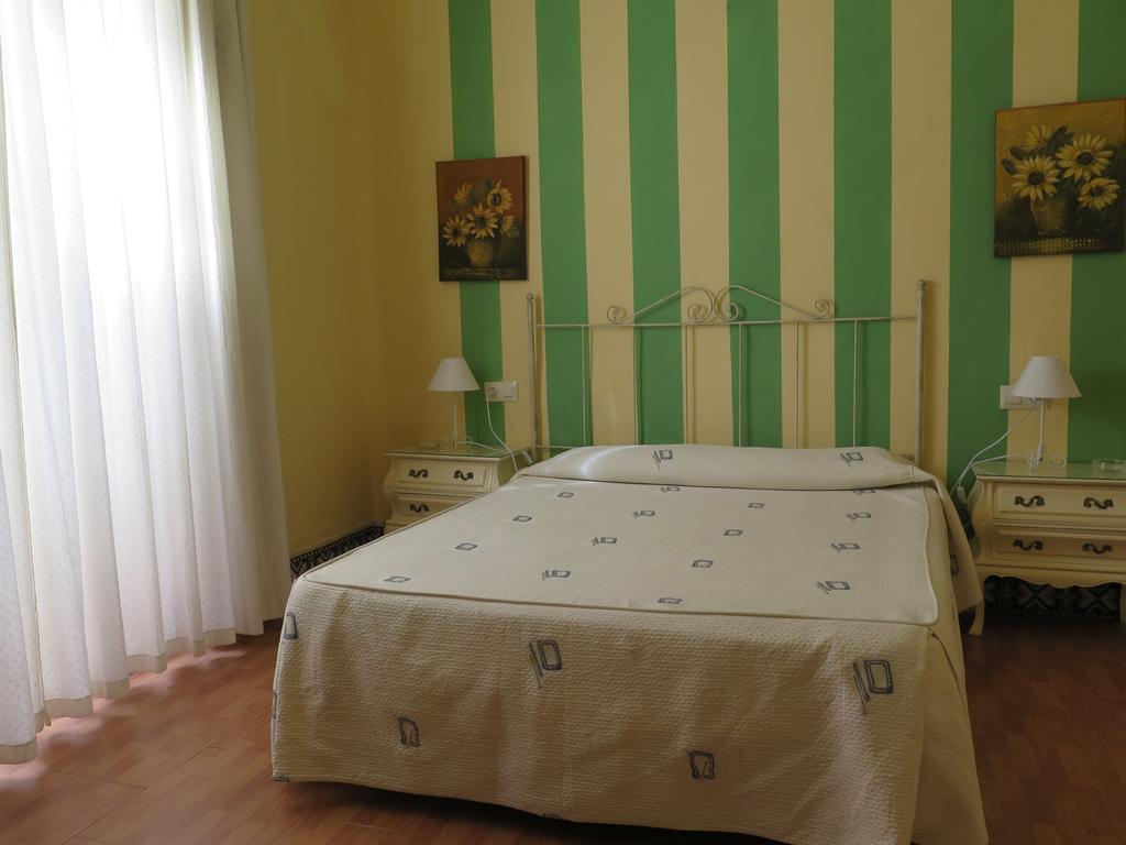 Pension Bienvenido Seville Exterior photo