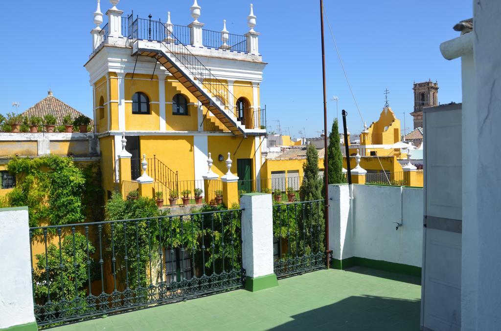 Pension Bienvenido Seville Exterior photo