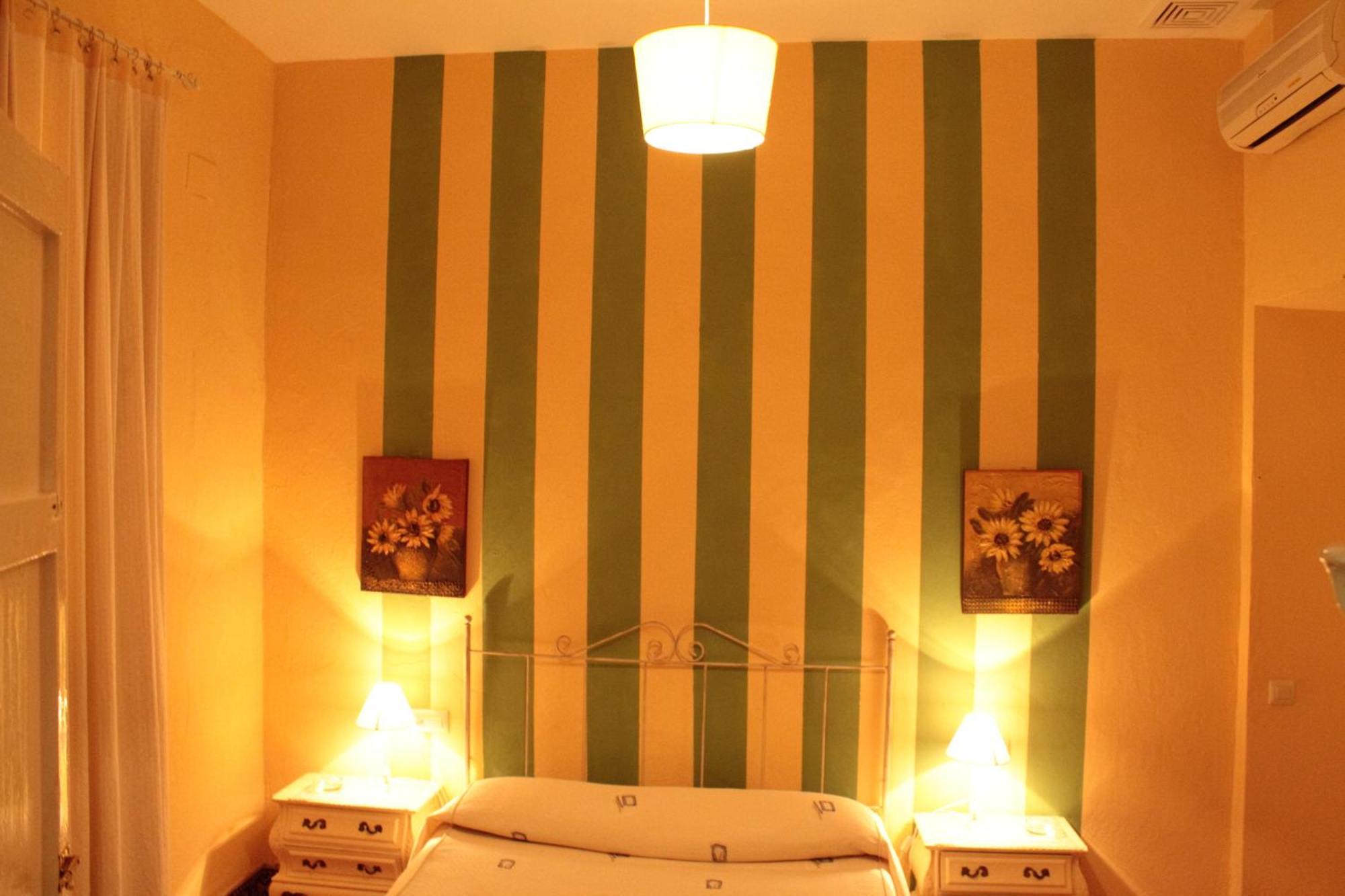 Pension Bienvenido Seville Room photo