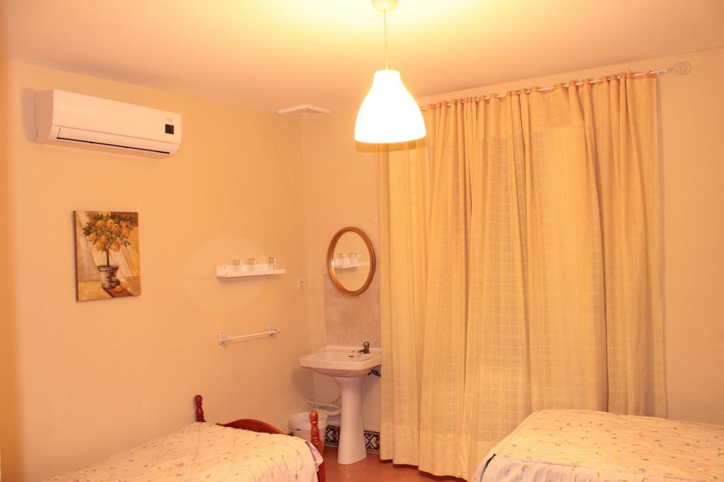 Pension Bienvenido Seville Room photo