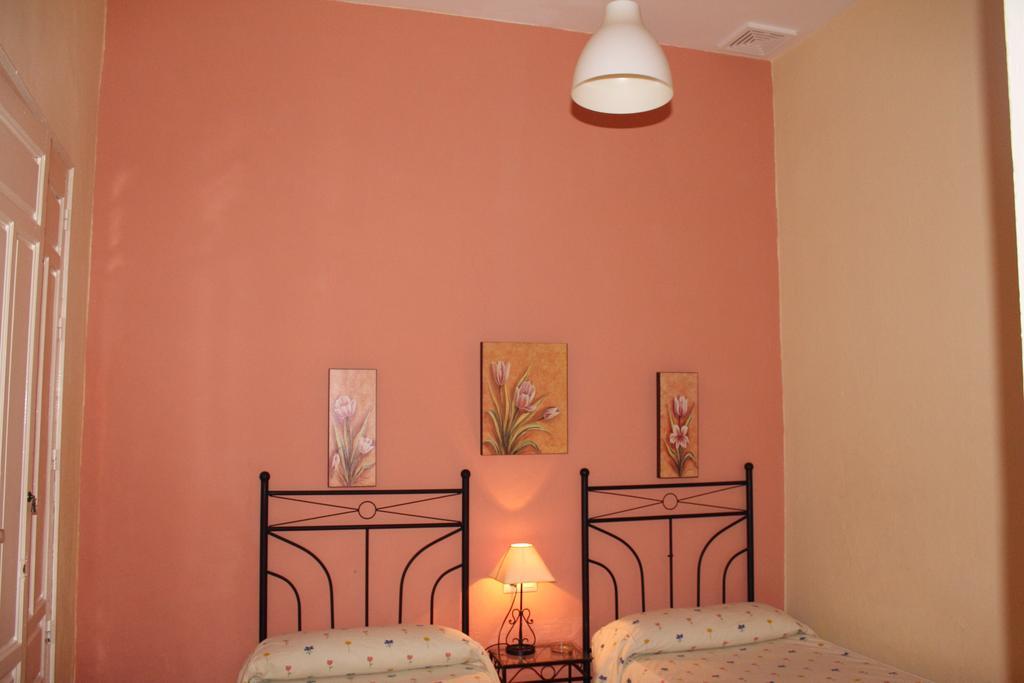 Pension Bienvenido Seville Exterior photo