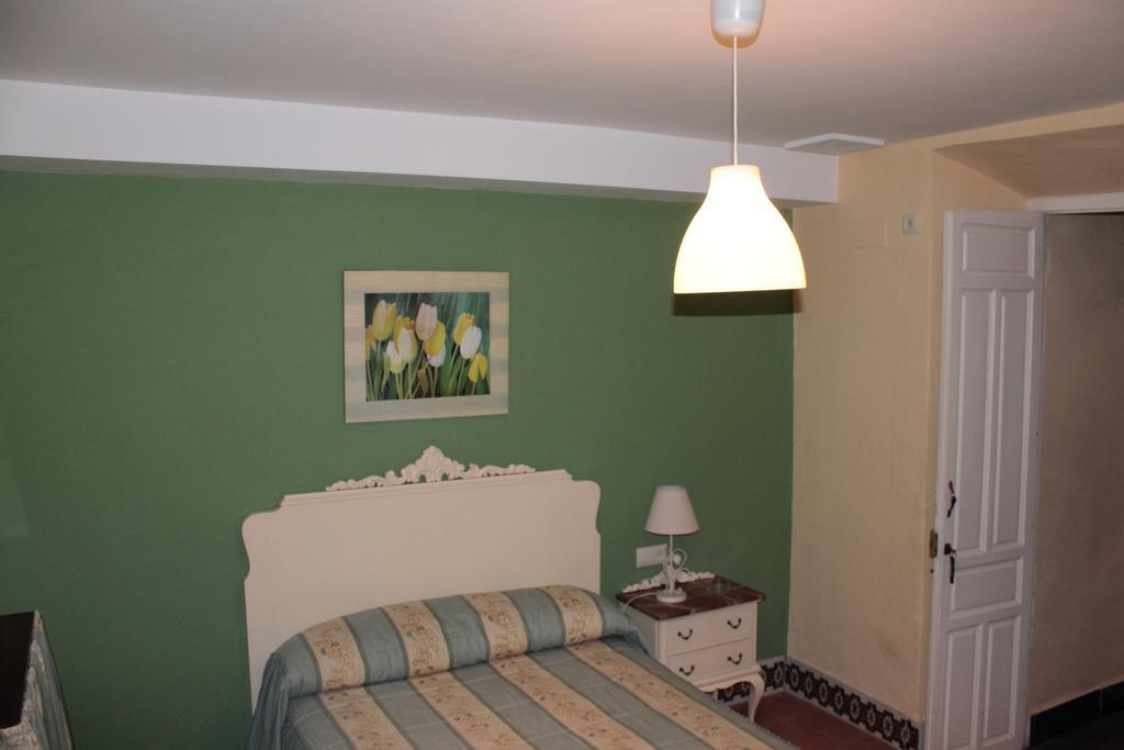Pension Bienvenido Seville Exterior photo