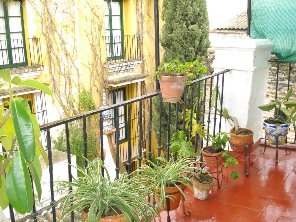 Pension Bienvenido Seville Exterior photo