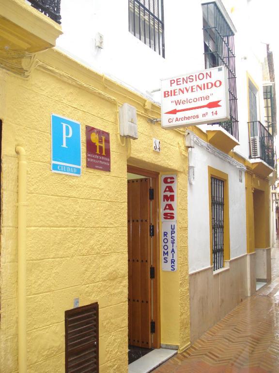 Pension Bienvenido Seville Exterior photo
